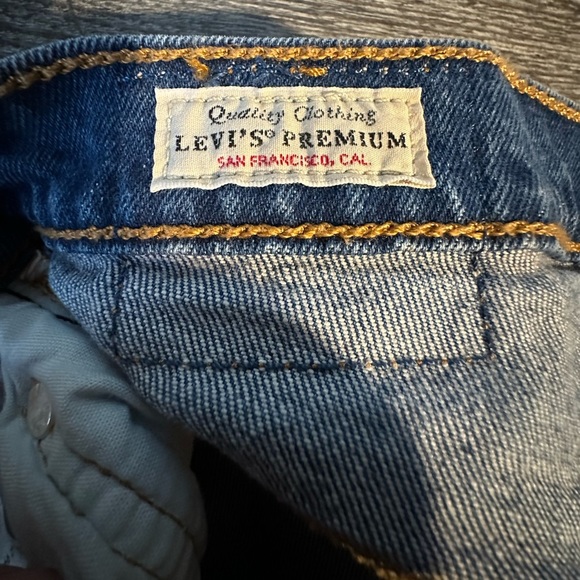 Women’s LEVI Denim Jean Shorts 26W - Picture 9 of 12